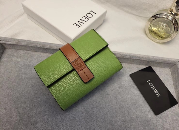 超激安ブランド財布偽物正面デザイン